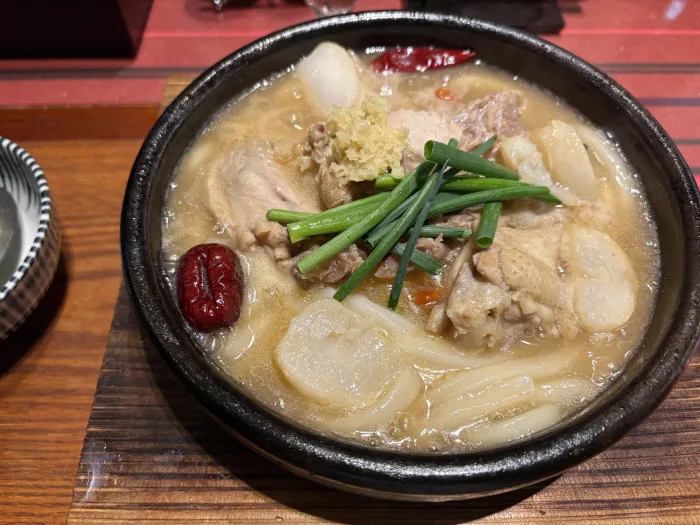 つるとんたん コラーゲンたっぷり 石焼き参鶏湯のおうどん