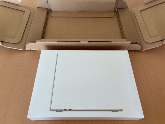 Mac Book Air 2022 M2チップ 8コアCPUと8コアGPU