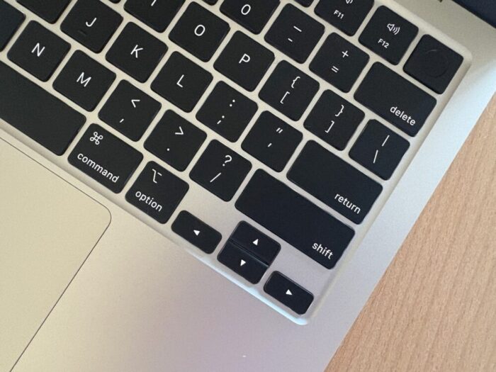 Mac Book Air 2022 M2チップ 8コアCPUと8コアGPU