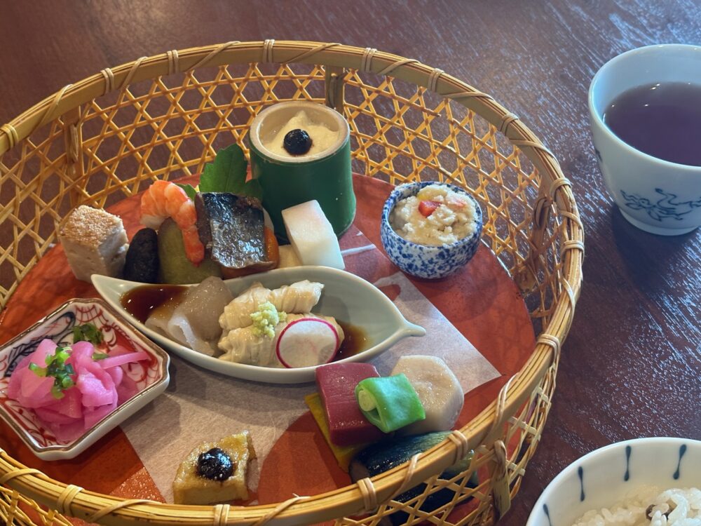 上野公園　韻松亭　花籠膳 月