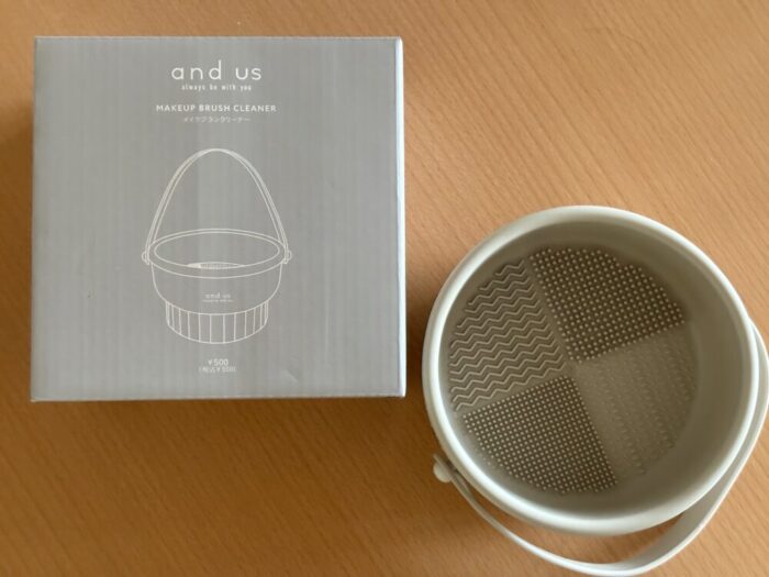 3COINS メイクブラシクリーナー