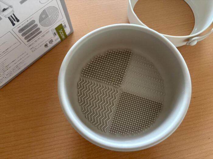 3COINS メイクブラシクリーナー